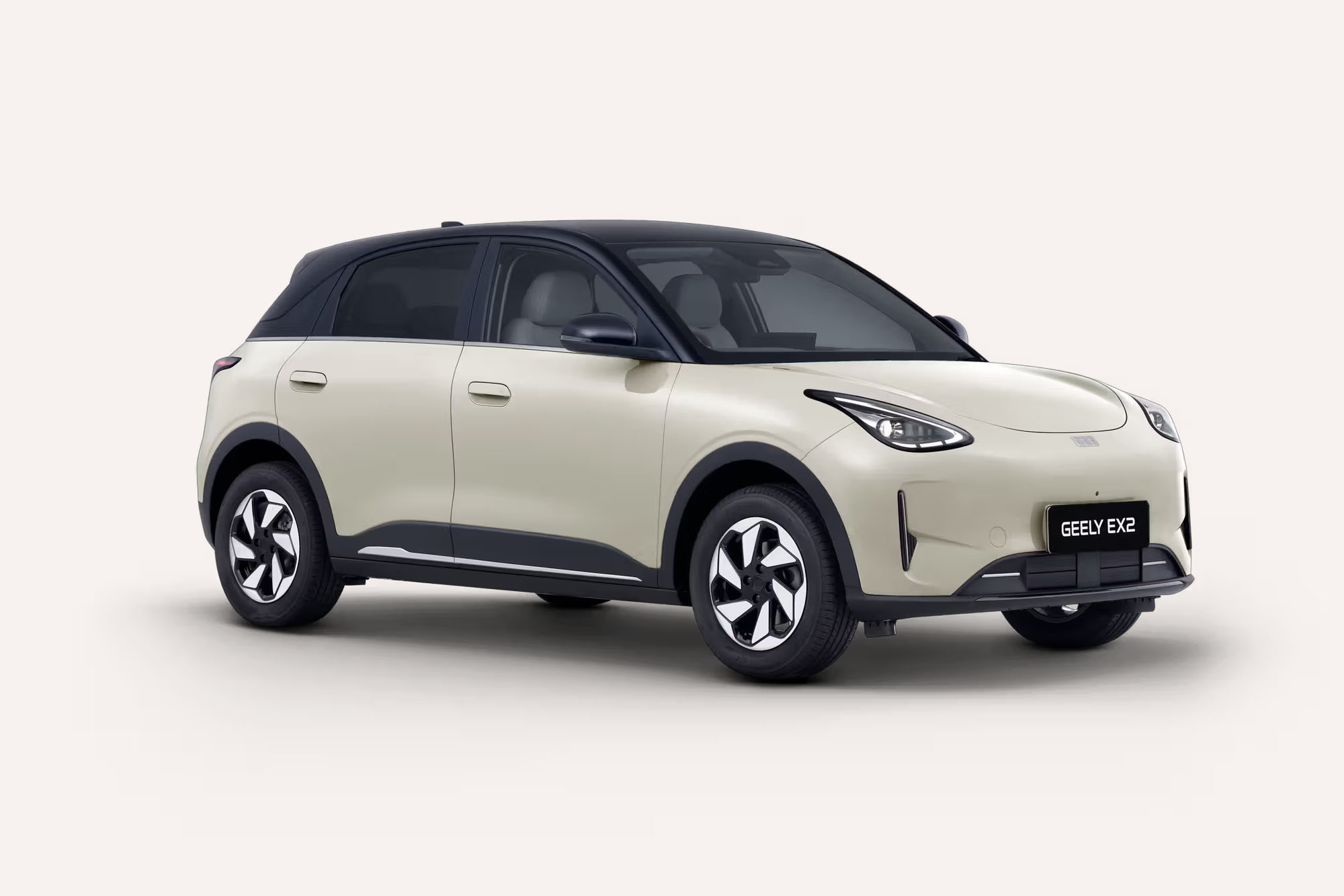 Front 3/4 render of a Geely with a Nebula Beige paint finish