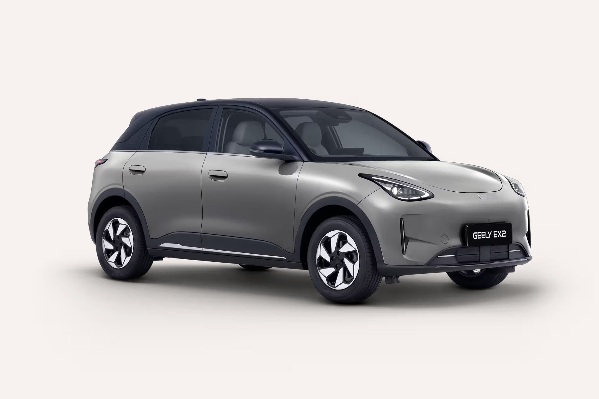 Front 3/4 render of a Geely with a Comet Grey paint finish