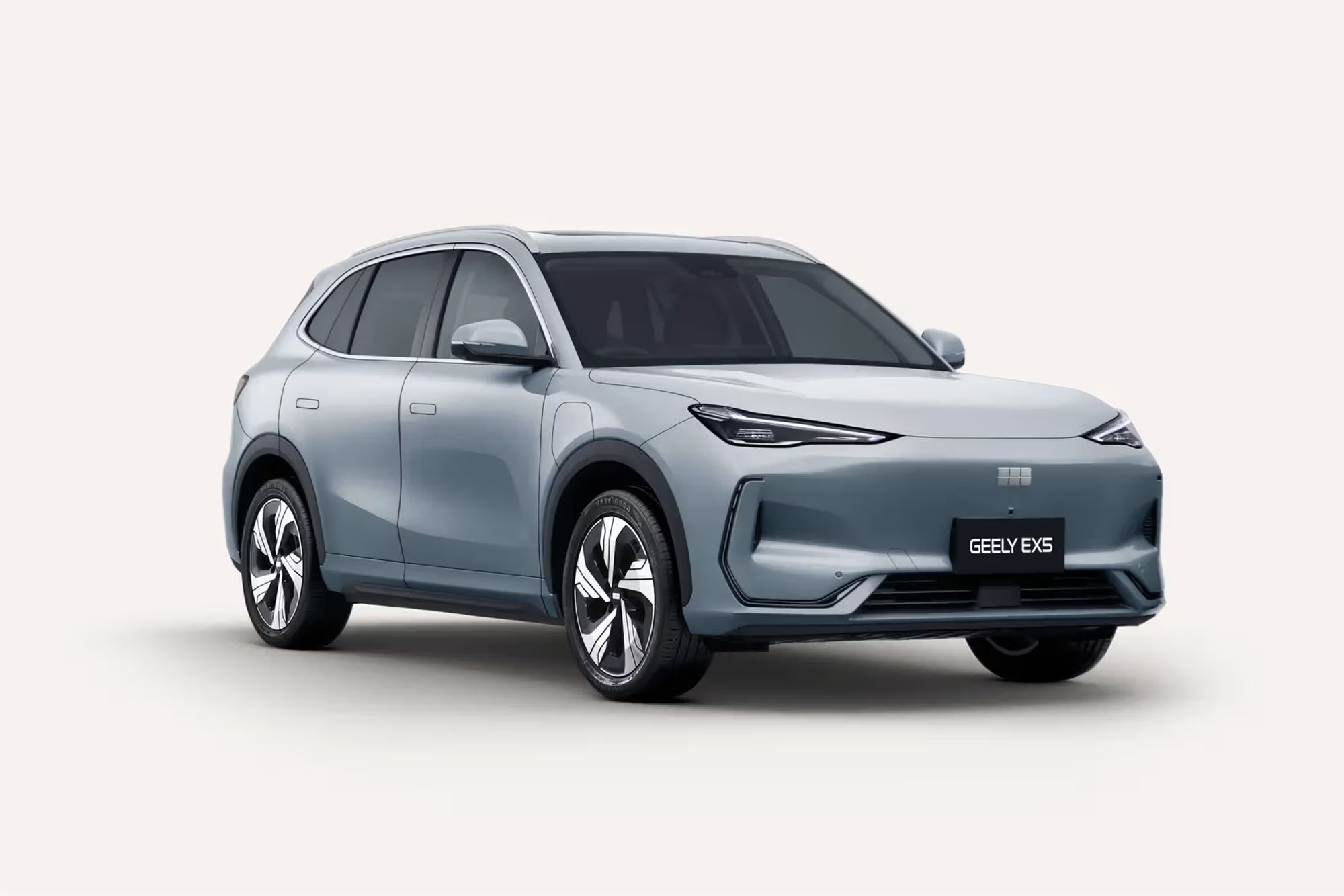 Front 3/4 render of a Geely with a Moonlit Silver paint finish
