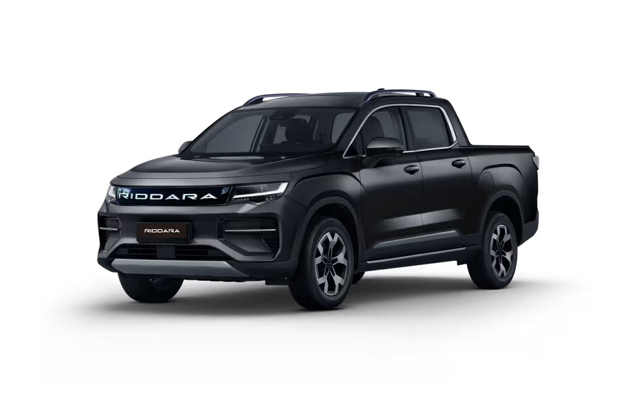 Front 3/4 render of a Geely with a Phantom Black paint finish