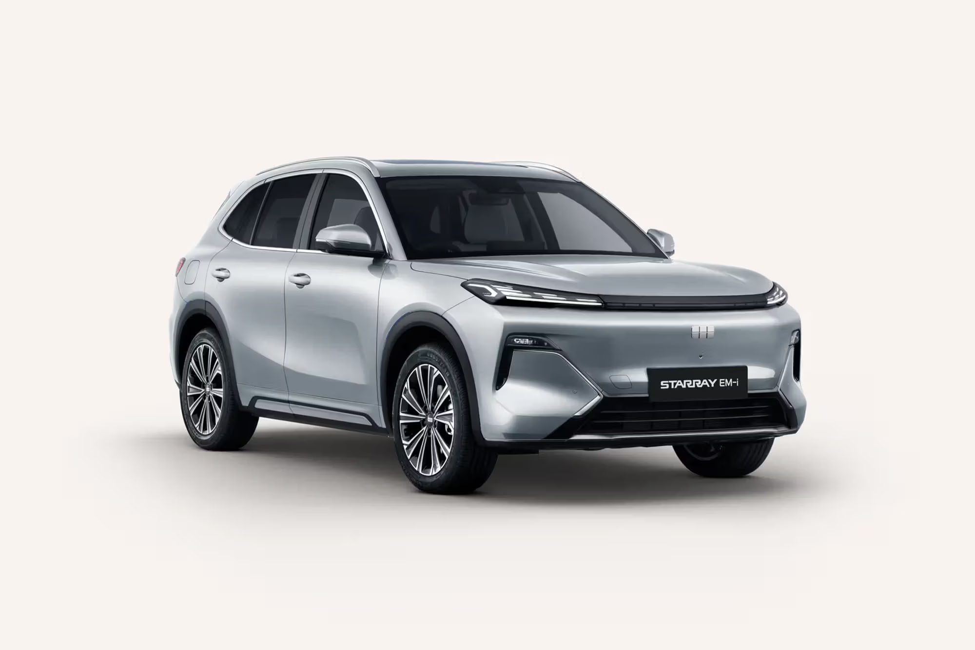 Front 3/4 render of a Geely with a Cloudveil Silver paint finish